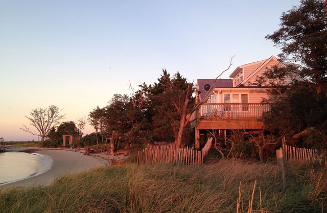 Serene Bayfront Cottage on Private Beach - Waterfront Beach House