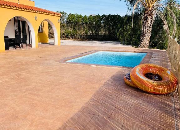 Serene Haven Villa with a Sparkling Pool