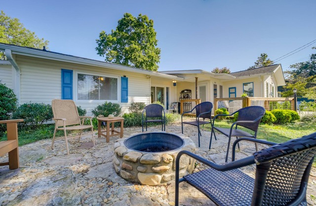 Serene Lake Junaluska Gem: Deck & Mountain Views