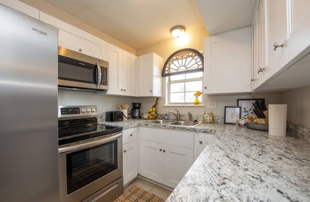 Serene Lodging with Indoor Fireplace