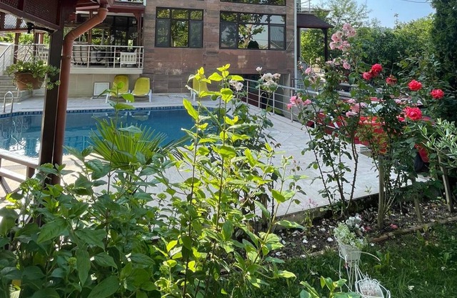 Serene Luxury Villa with Private Pool in Yalova