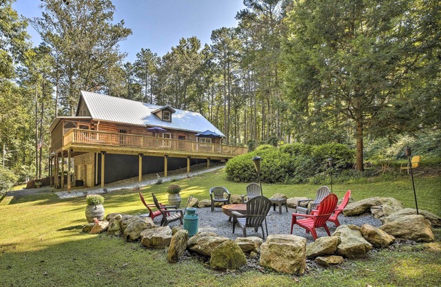 Serene Mableton Cabin - 13 Mi to Downtown Atlanta!