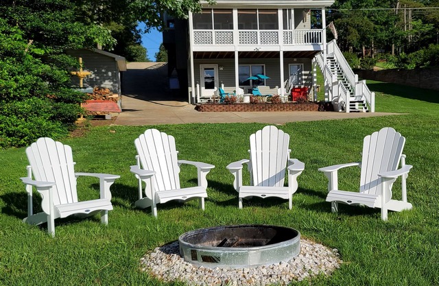 Serene, Spacious Lakefront Home in a Quiet Cove