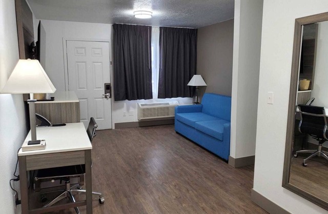 Seven Seas Inn & Suites