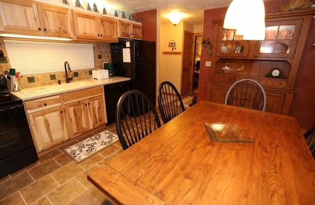 Seven Springs Stoneridge 3 Bedroom Standard Condo, Single Level! by RedAwning - Save 10% on 3 Nights, 15% on 5 Nights!