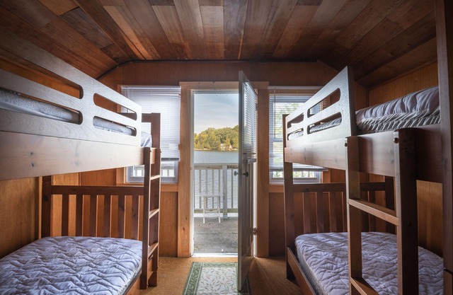 Shadow Lake Cottage -Kawartha Lakes