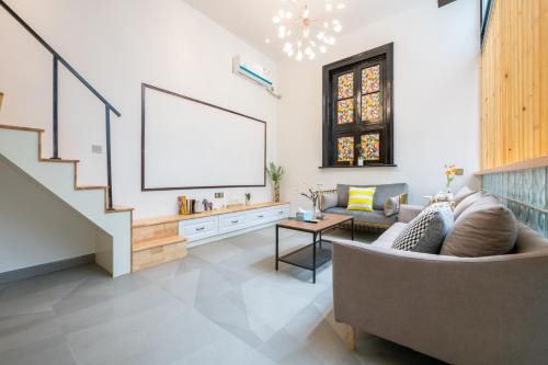 Shanghai Hills&XING 132 Family Homestay with 2 Bedrooms Near Mid Huaihai Rd and Metro Line 1&14