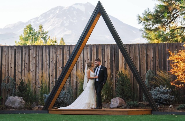 Shasta View Lodge - Weddings - Retreats - Reunions