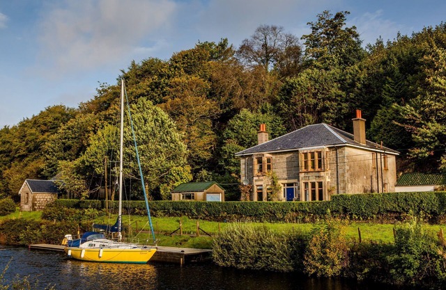 Shelburne Lodge-Beautiful holiday home-on the Crinan Canal 5BR sleeps 10