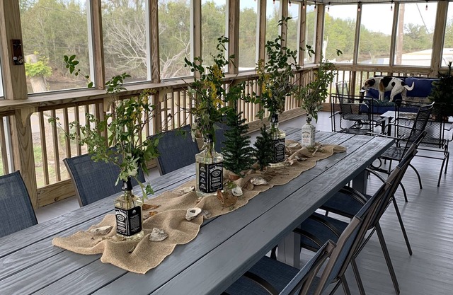 Shell Beach: Beautiful Newly Completed Bayou Front Vacation House