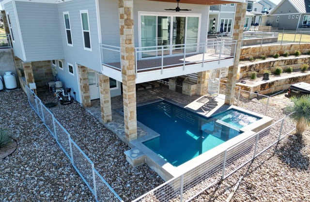Shenanigans New Large home steps from the water. Heated Pool hot tub boat slip