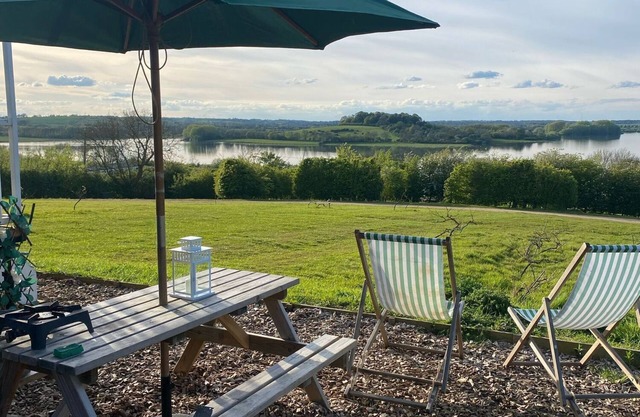 Shepherd's Hut With Wood-Fired Hot Tub And Epic Views Over Rutland Water