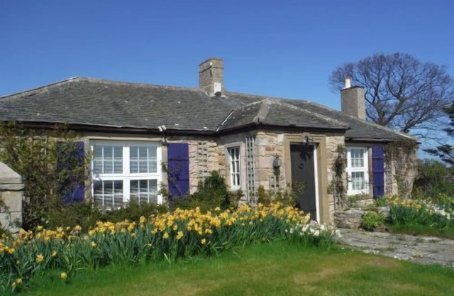 Shepherds Cottage - Spacious cottage with sea views
