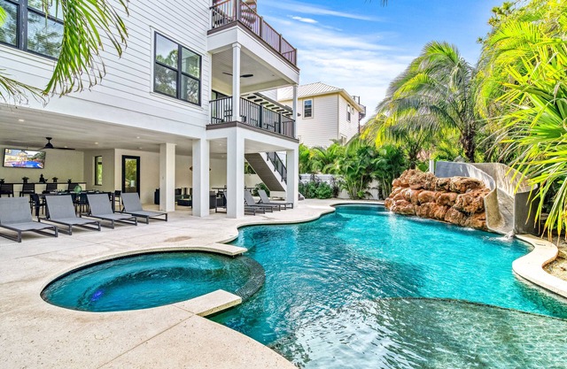 Shore is Something | 5000sqft, Walk to Lido Beach, Bike to St Armand Circle