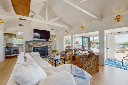 Shoreline Bluffs Retreat