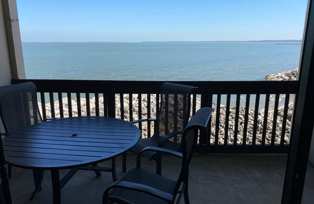 Shores #33: 1 BR sleeps 4
