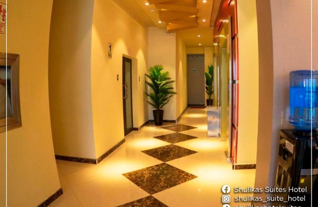 SHULLKAS SUITES HOTEL