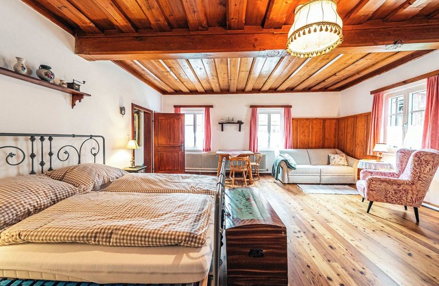 Sieglgut: Strauss Suite | Kitchen | Parking