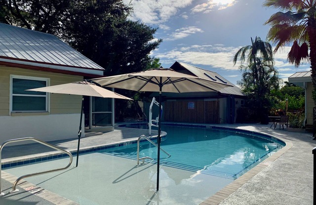 Siesta Heron Suites & Villas