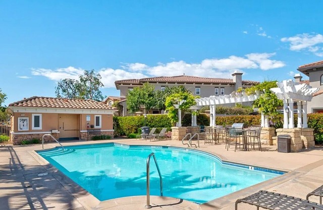 Signal Hill Luxury Home With Pool, Jacuzzi & Panoramic Views