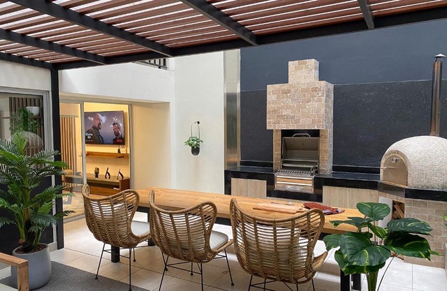 Silvia's New Spacious Patio Pad