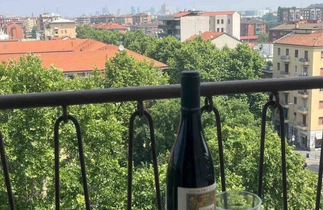 Simona Home Milano: Bocconi, Naviglio, Duomo, Prada, IEO, IULM, Assago Forum,ICH