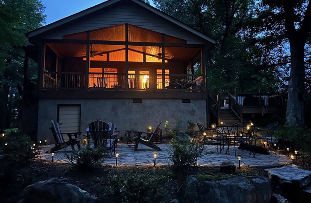 Simply Serene: Cozy Cabin, WIFI, AC, HotTub, Firepit, Covered Deck, Dog Friendly