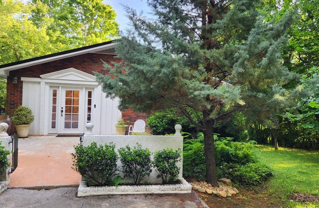 Single level Smoky Mountain Getaway! Kid AND Grandparent friendly.