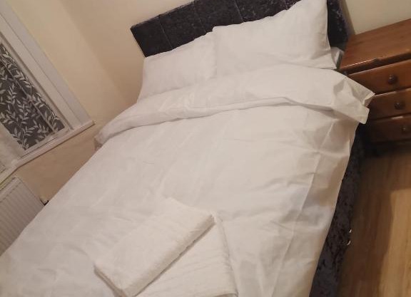 Single Room near London Seven Kings Train station