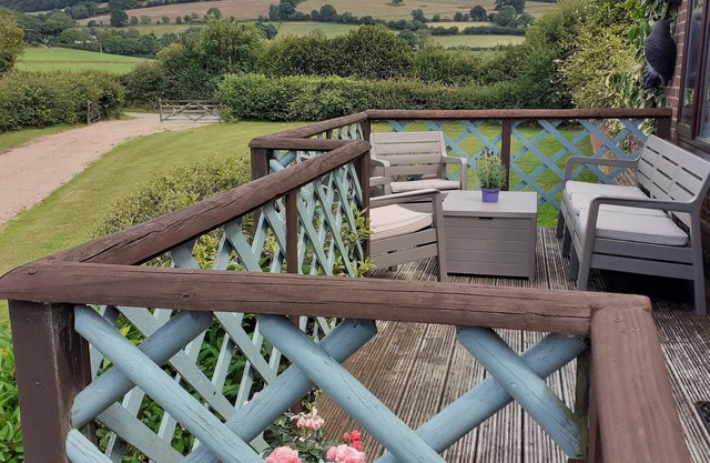 SINGLE STOREY COTTAGE IN EXCEPTIONAL COUNTRYSIDE LOCATION. nDOGS WELCOMEnn