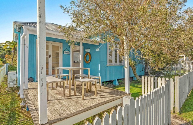 Sirena Beach Cottage - Coastal Haven in Currarong