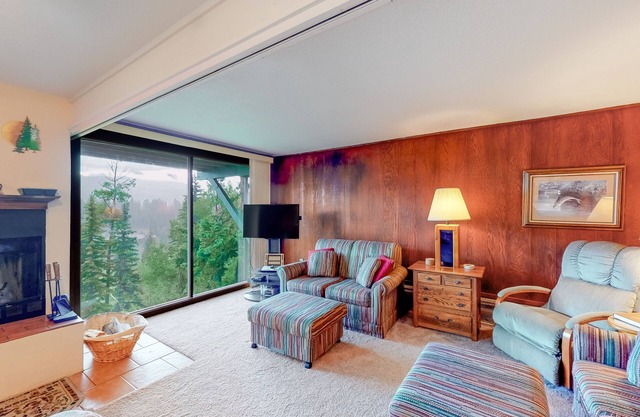 Ski-in/out Purgatory condo with lake & mountain-view balcony, fireplace