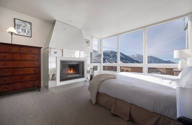 Ski in/Ski Out to Snowbird Ski Area in Spacious Condominium with Two Fireplaces