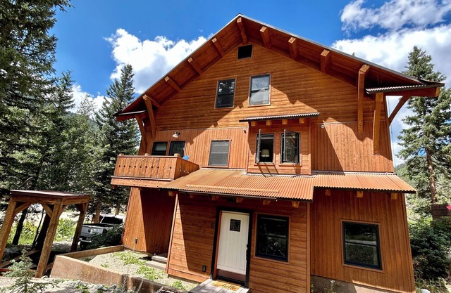 Ski-in ski-out Modern Chalet in Kachina Basin. w/Steam Showers!