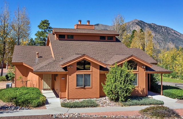 Skiing, Grand Canyon, Golfing, Pools!