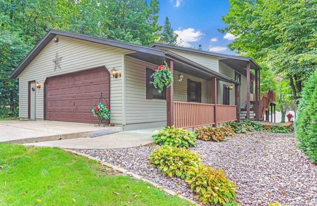Skipping Rock Retreat, Mosinee WInCompletely updated lakefront get-away.