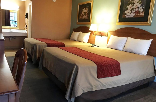 Sky Palace Inn Anthony - 2 Queen Bed Non Smoking