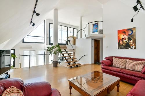 Skyline Grand Penthous free parking