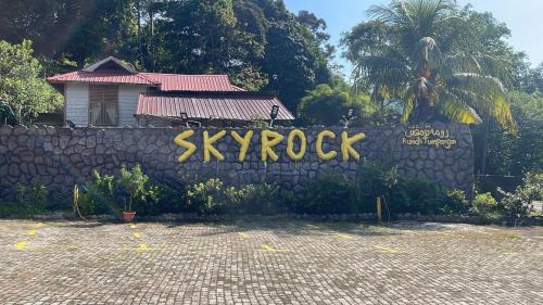 SKYROCK VILLA SG LEMBING
