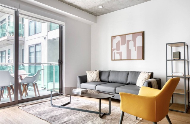 Sleek Downtown 1BR w/Pool, Gym & W/D near Staples Center, by Blueground