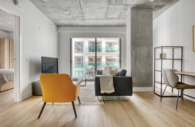 Sleek Downtown 1BR w/Pool, Gym & W/D near Staples Center, by Blueground (LAX 542)