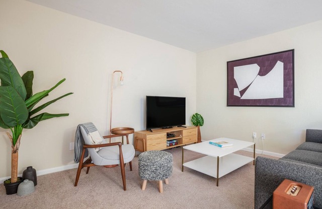 Sleek Mountain View 2BR w/, Pool, BBQ, nr. Shops & Hwy, by Blueground