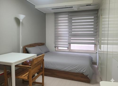 Sleek, Secure Gangnam Suite for 2 with elevator# Walk to Subway, Biz and Clincs 12