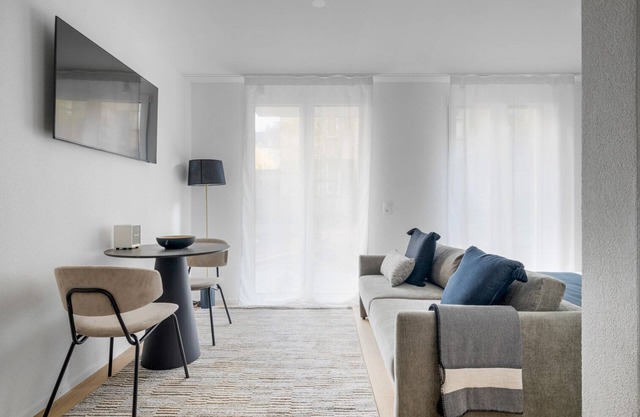 Sleek Wiedikon 1.5 Room w/Storage & W/D, 1 min to Market, by Blueground