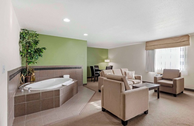 Sleep Inn & Suites Charles City