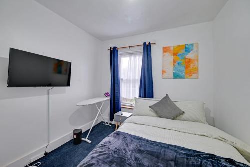 Sleeps 4 - Near Tottenham Stadium w Free Parking
