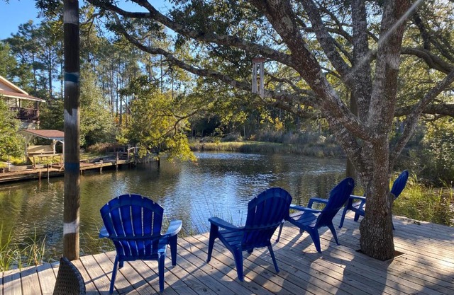 Sleeps 6 - Water Front Home Close to the Beach and Downtown and Pensacola