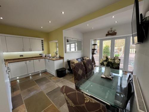 Sleeps 8 - 2 Bath Rooms - Dog Friendly - Beach
