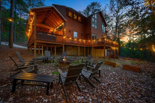 Sleeps18-Walk2Town-HotTub-Firepit-Playground-Games