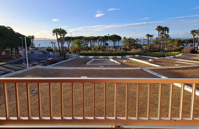 Small nest overlooking the ponds